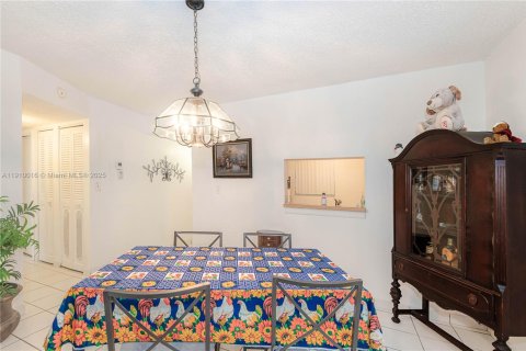 Copropriété à vendre à Lauderdale Lakes, Floride: 2 chambres, 93.83 m2 № 2013009 - photo 6