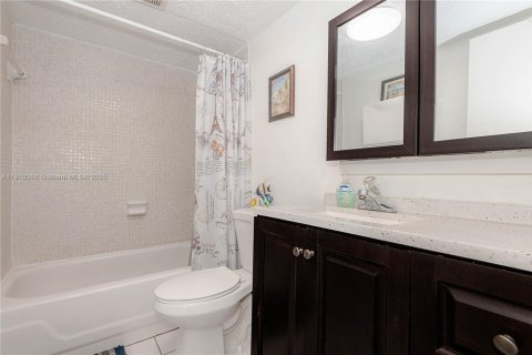 Copropriété à vendre à Lauderdale Lakes, Floride: 2 chambres, 93.83 m2 № 2013009 - photo 19