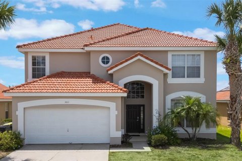 House in Davenport, Florida 7 bedrooms, 257.43 sq.m. № 1653969 - photo 1