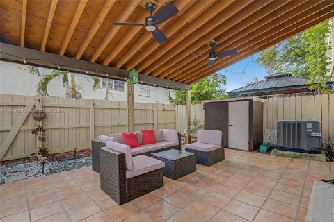 Touwnhouse à vendre à Miami, Floride: 2 chambres, 128.02 m2 № 2059627 - photo 22