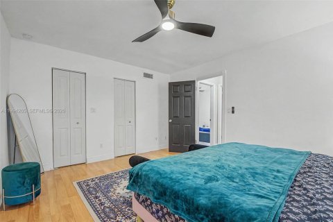 Touwnhouse à vendre à Miami, Floride: 2 chambres, 128.02 m2 № 2059627 - photo 16