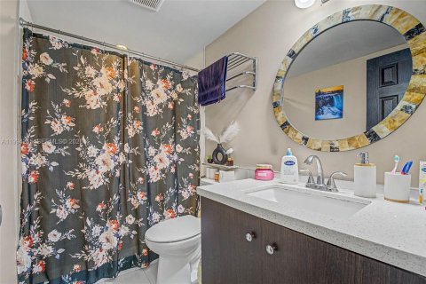 Touwnhouse à vendre à Miami, Floride: 2 chambres, 128.02 m2 № 2059627 - photo 19