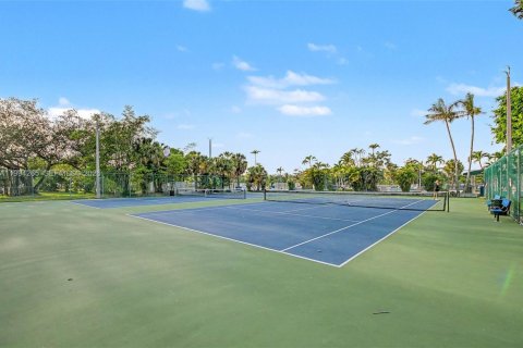 Touwnhouse à vendre à Miami, Floride: 2 chambres, 128.02 m2 № 2059627 - photo 24