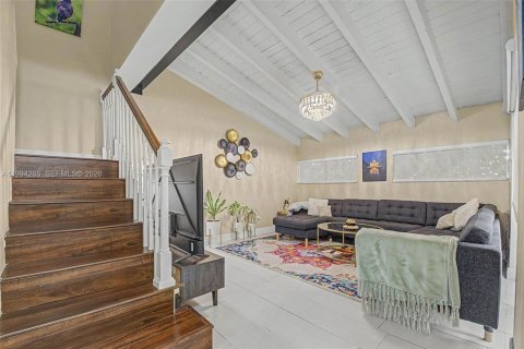 Touwnhouse à vendre à Miami, Floride: 2 chambres, 128.02 m2 № 2059627 - photo 13