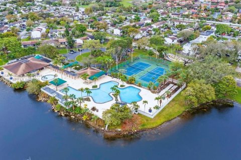 Touwnhouse à vendre à Miami, Floride: 2 chambres, 128.02 m2 № 2059627 - photo 30