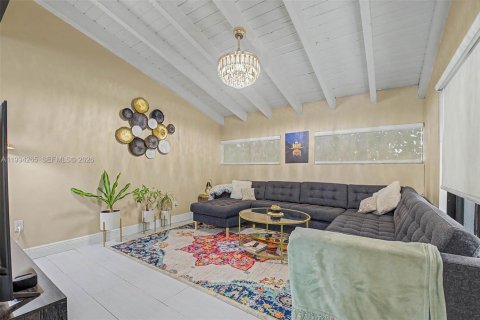 Touwnhouse à vendre à Miami, Floride: 2 chambres, 128.02 m2 № 2059627 - photo 4