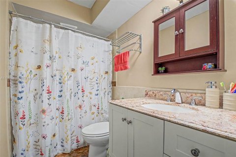 Touwnhouse à vendre à Miami, Floride: 2 chambres, 128.02 m2 № 2059627 - photo 18