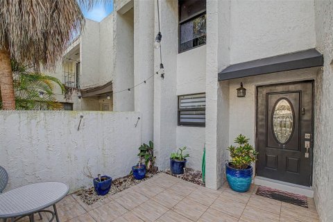 Touwnhouse à vendre à Miami, Floride: 2 chambres, 128.02 m2 № 2059627 - photo 2