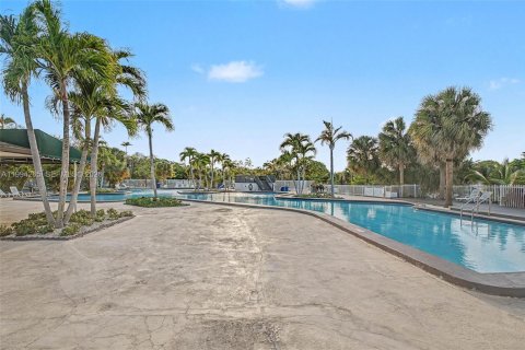 Touwnhouse à vendre à Miami, Floride: 2 chambres, 128.02 m2 № 2059627 - photo 26