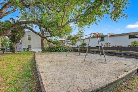 Touwnhouse à vendre à Miami, Floride: 2 chambres, 128.02 m2 № 2059627 - photo 27