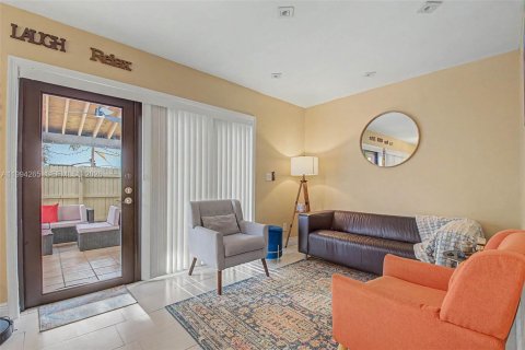 Touwnhouse à vendre à Miami, Floride: 2 chambres, 128.02 m2 № 2059627 - photo 11