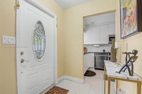 Touwnhouse à vendre à Miami, Floride: 2 chambres, 128.02 m2 № 2059627 - photo 5