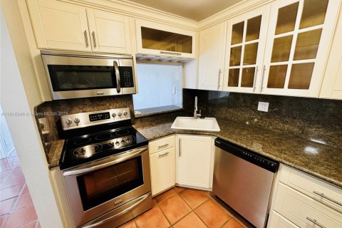 Купить кондоминиум в Майами, Флорида 1 спальня, 65.96м2, № 1775895 - фото 9