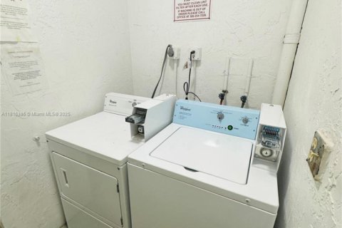Купить кондоминиум в Майами, Флорида 1 спальня, 65.96м2, № 1775895 - фото 22