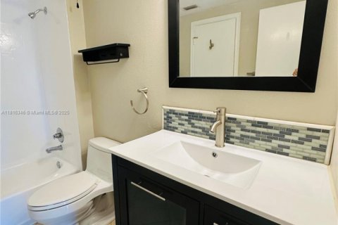Купить кондоминиум в Майами, Флорида 1 спальня, 65.96м2, № 1775895 - фото 16