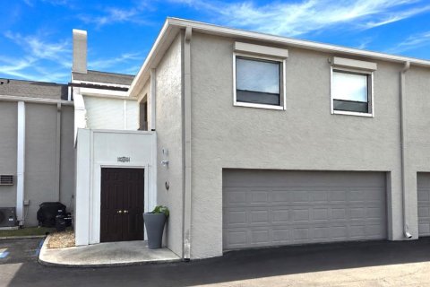 Condo in Lutz, Florida, 5 bedrooms  № 2388344 - photo 2