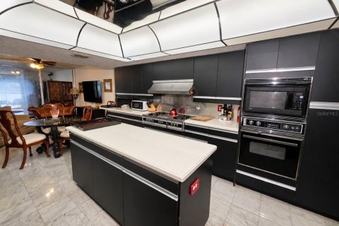 Condo in Lutz, Florida, 5 bedrooms  № 2388344 - photo 28