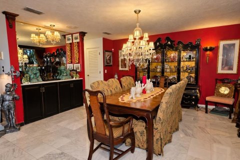 Condo in Lutz, Florida, 5 bedrooms  № 2388344 - photo 10