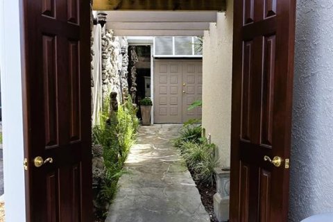 Condo in Lutz, Florida, 5 bedrooms  № 2388344 - photo 3