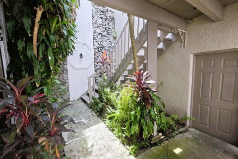 Condo in Lutz, Florida, 5 bedrooms  № 2388344 - photo 8