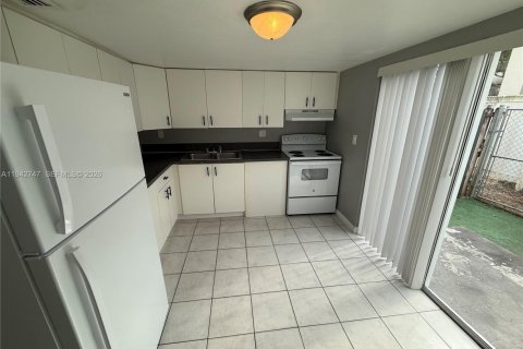 Touwnhouse à louer à Homestead, Floride: 2 chambres, 88.26 m2 № 2000129 - photo 4