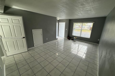 Touwnhouse à louer à Homestead, Floride: 2 chambres, 88.26 m2 № 2000129 - photo 2