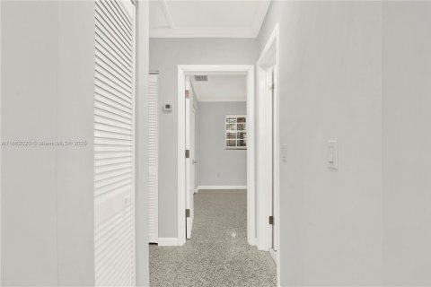 Купить виллу или дом в Майами, Флорида 2 спальни, 99.22м2, № 1924547 - фото 10