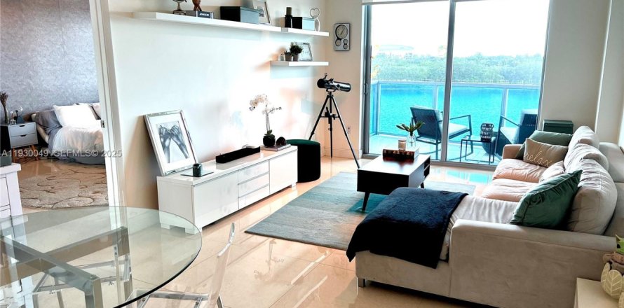 Кондоминиум с 2 спальнями в Санрайз, Флорида № 1988901