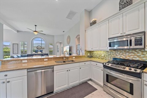 Villa ou maison à louer à Bradenton, Floride: 4 chambres, 235.88 m2 № 1872767 - photo 5