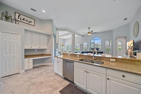 Villa ou maison à louer à Bradenton, Floride: 4 chambres, 235.88 m2 № 1872767 - photo 6