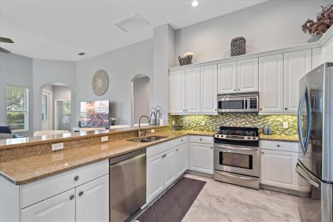Villa ou maison à louer à Bradenton, Floride: 4 chambres, 235.88 m2 № 1872767 - photo 4