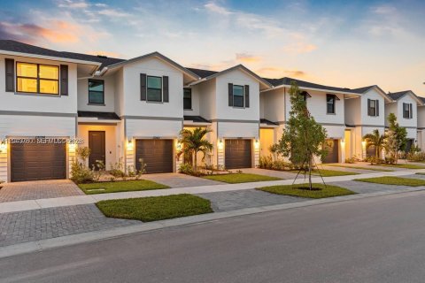 Adosado en Port St. Lucie, Florida 3 dormitorios, 151.8 m2 № 2169071