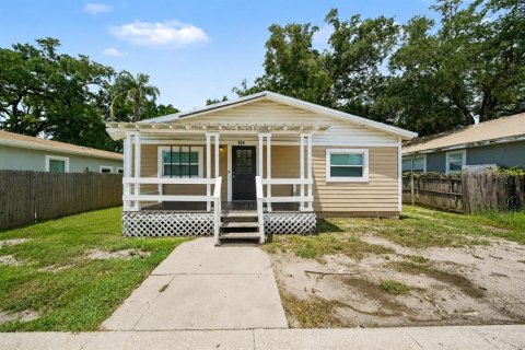 House in Tampa, Florida 3 bedrooms, 137.96 sq.m. № 2291527