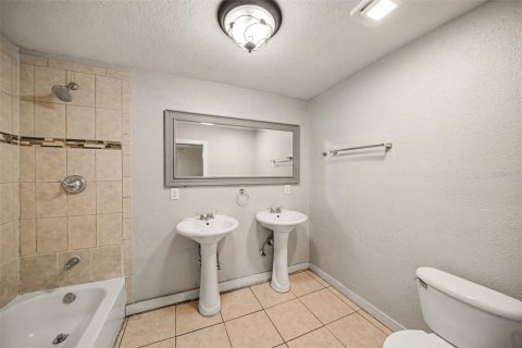 Villa ou maison à vendre à Tampa, Floride: 3 chambres, 137.96 m2 № 2291527 - photo 12
