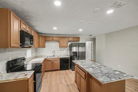 Villa ou maison à vendre à Tampa, Floride: 3 chambres, 137.96 m2 № 2291527 - photo 8
