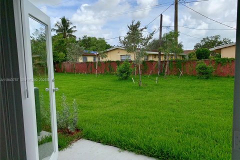 Снять в аренду таунхаус в Холливуд, Флорида 3 спальни, 111.48м2, № 2000582 - фото 12