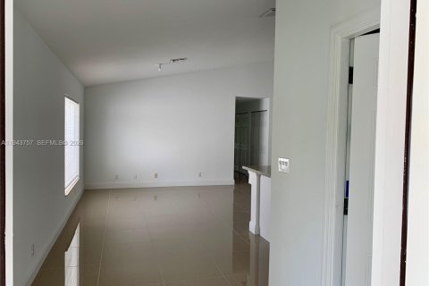 Снять в аренду таунхаус в Холливуд, Флорида 3 спальни, 111.48м2, № 2000582 - фото 2