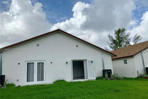 Снять в аренду таунхаус в Холливуд, Флорида 3 спальни, 111.48м2, № 2000582 - фото 13