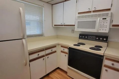 Condo in DeLand, Florida, 2 bedrooms  № 2221746 - photo 4