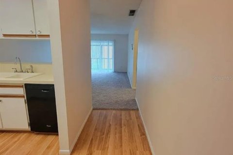 Condo in DeLand, Florida, 2 bedrooms  № 2221746 - photo 3