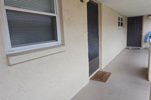 Condo in DeLand, Florida, 2 bedrooms  № 2221746 - photo 21