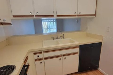 Condo in DeLand, Florida, 2 bedrooms  № 2221746 - photo 5