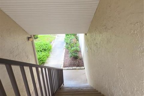 Condo in DeLand, Florida, 2 bedrooms  № 2221746 - photo 24