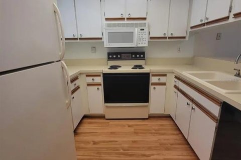 Condo in DeLand, Florida, 2 bedrooms  № 2221746 - photo 6