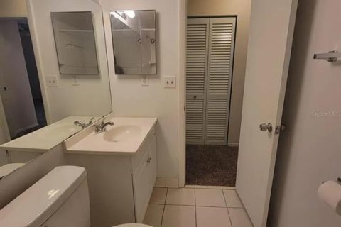 Condo in DeLand, Florida, 2 bedrooms  № 2221746 - photo 14