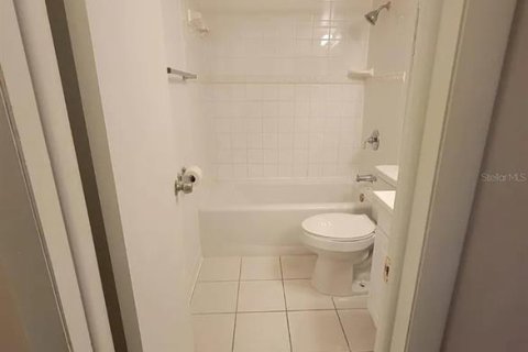 Condo in DeLand, Florida, 2 bedrooms  № 2221746 - photo 13