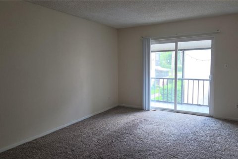 Condo in DeLand, Florida, 2 bedrooms  № 2221746 - photo 7