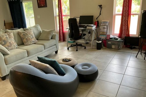 House in St. Lucie, Florida 3 bedrooms, 122.91 sq.m. № 2240857 - photo 13