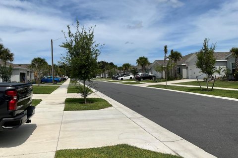 House in St. Lucie, Florida 3 bedrooms, 122.91 sq.m. № 2240857 - photo 8