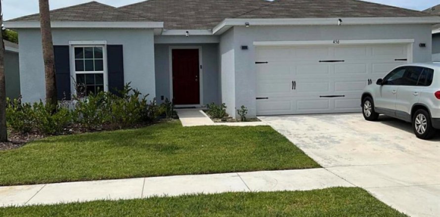 House in St. Lucie, Florida 3 bedrooms, 122.91 sq.m. № 2240857